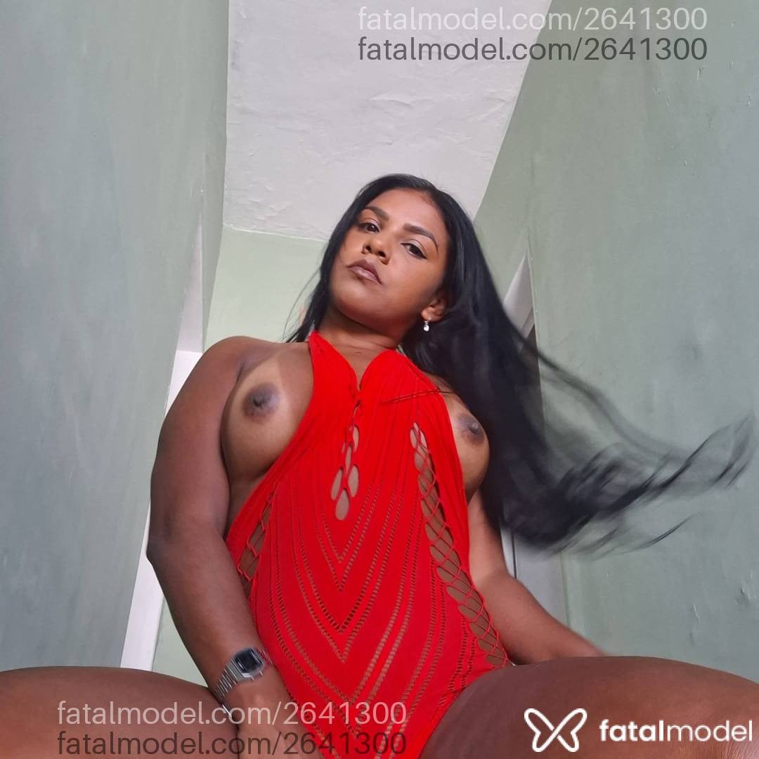 Acompanhante mulher morena (o) de olhos pretos - Tainá