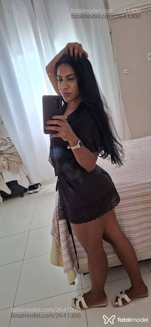 Acompanhante mulher morena (o) de olhos pretos - Tainá