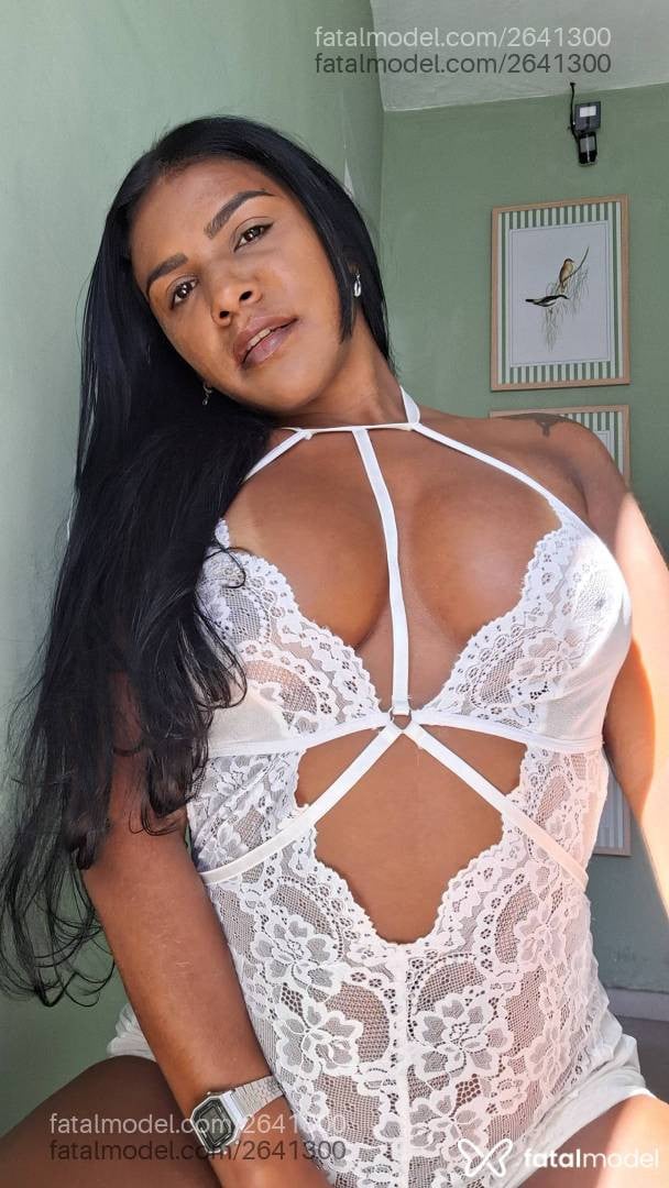 Acompanhante mulher morena (o) de olhos pretos - Tainá