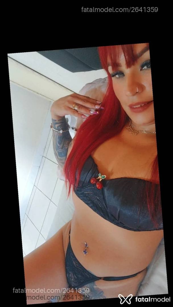 Acompanhante mulher ruiva (o) de olhos castanhos - Ariel