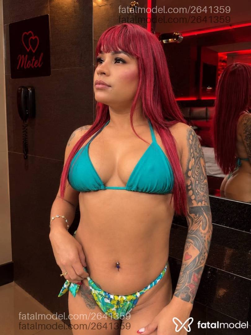 Acompanhante mulher ruiva (o) de olhos castanhos - Ariel