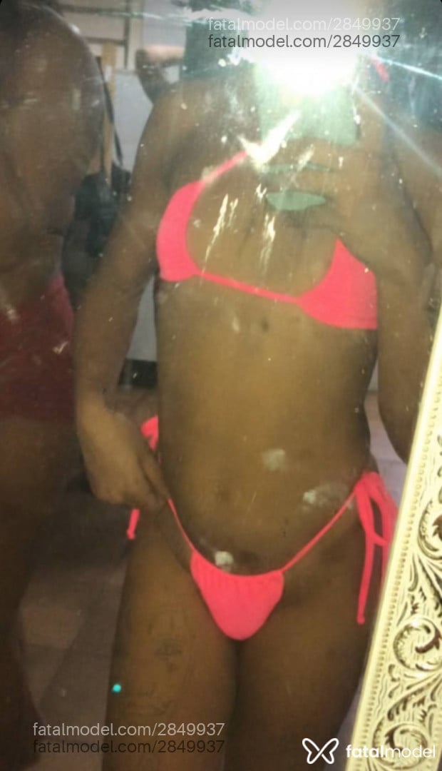 Acompanhante mulher trans morena (o) de olhos pretos - Lorrayne Stefany Acompanhante mulher trans morena (o) de olhos pretos - Lorrayne Stefany