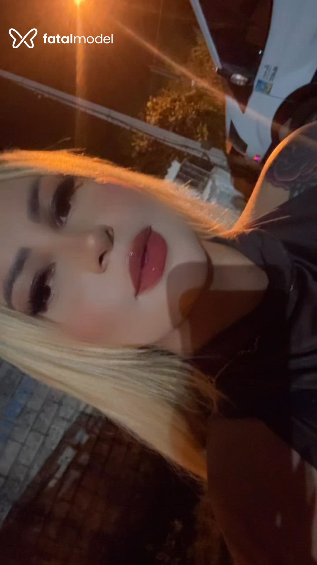 Acompanhante mulher loira (o) de olhos castanhos - Melissa Buarq