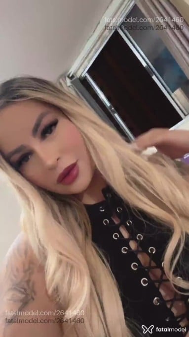 Acompanhante mulher loira (o) de olhos castanhos - Mirela Bressan Acompanhante mulher loira (o) de olhos castanhos - Mirela Bressan