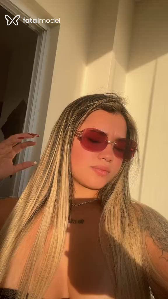 Acompanhante mulher com cabelo colorido de olhos castanhos em Chapecó - Angel