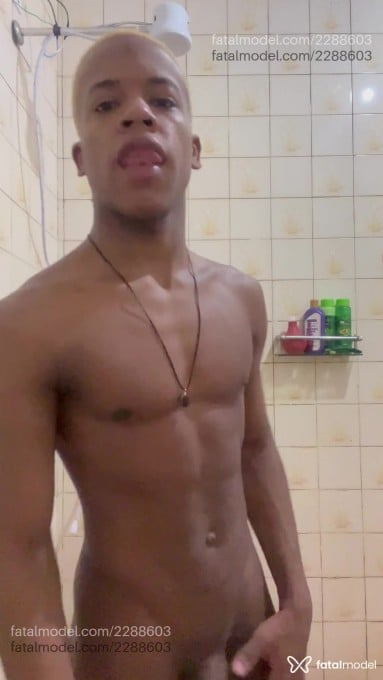 Acompanhante homem com cabelo colorido de olhos castanhos em São Paulo - Cadu