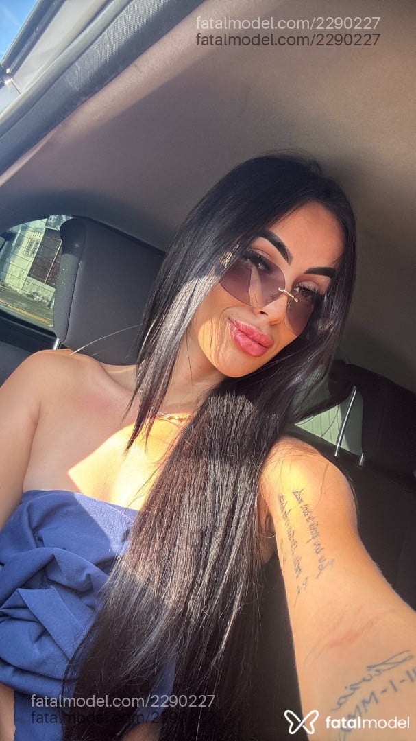 Acompanhante mulher morena (o) de olhos mel - ágatha