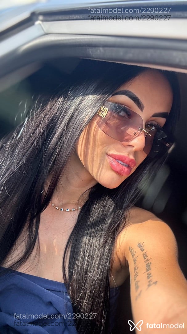 Acompanhante mulher morena (o) de olhos mel - ágatha