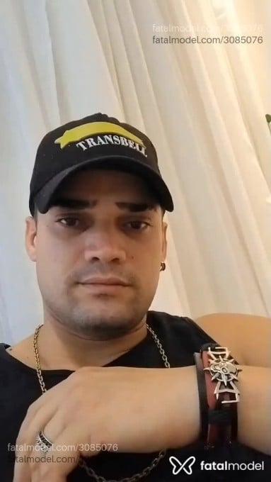 Acompanhante homem com cabelo castanho de olhos castanhos em Virtual - Max
