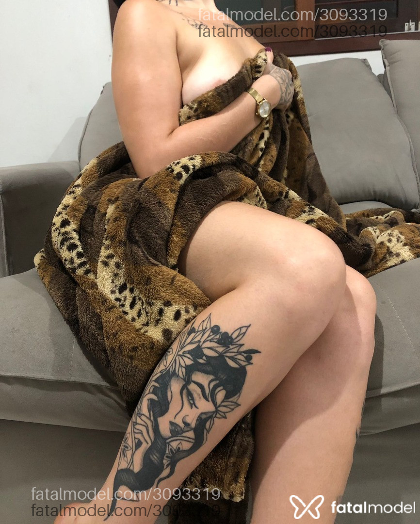 Acompanhante mulher loira (o) de olhos verdes - Evelyn
