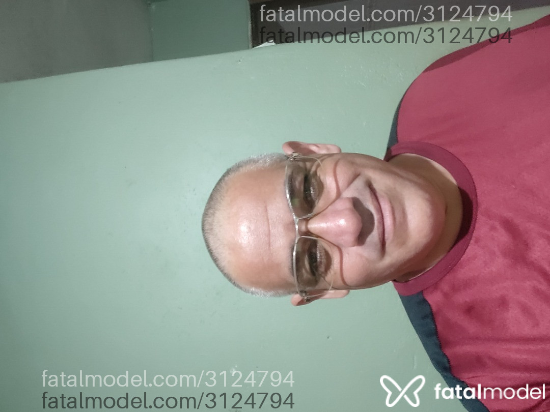 Acompanhante homem com cabelo grisalho de olhos verdes em Jacareí - Emersonfarofa