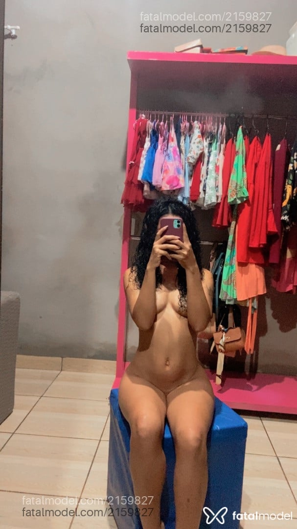 Acompanhante mulher morena (o) de olhos pretos em Virtual Acompanhante mulher morena (o) de olhos pretos em Virtual - Emilly