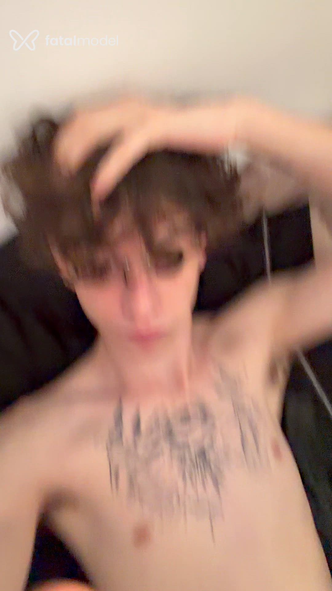 Acompanhante homem com cabelo castanho de olhos verdes - Zacc