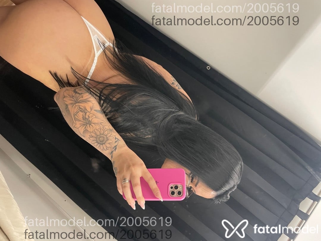 Acompanhante mulher morena (o) de olhos pretos em São José Acompanhante mulher morena (o) de olhos pretos em São José - Larissa Ferrari