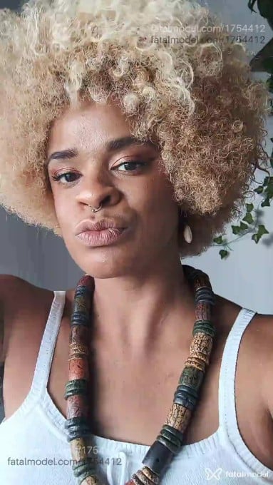 Acompanhante mulher loira (o) de olhos castanhos em São Paulo - Naomi Campos
