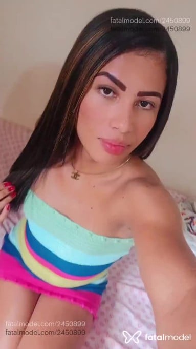 Acompanhante mulher trans com cabelo castanho de olhos pretos em Goiânia - Mavizinha