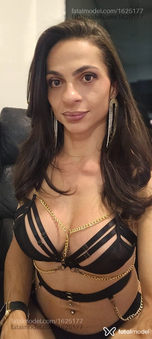 Acompanhante mulher trans com cabelo castanho de olhos castanhos em Pontes e Lacerda - Patrícia Cardoso