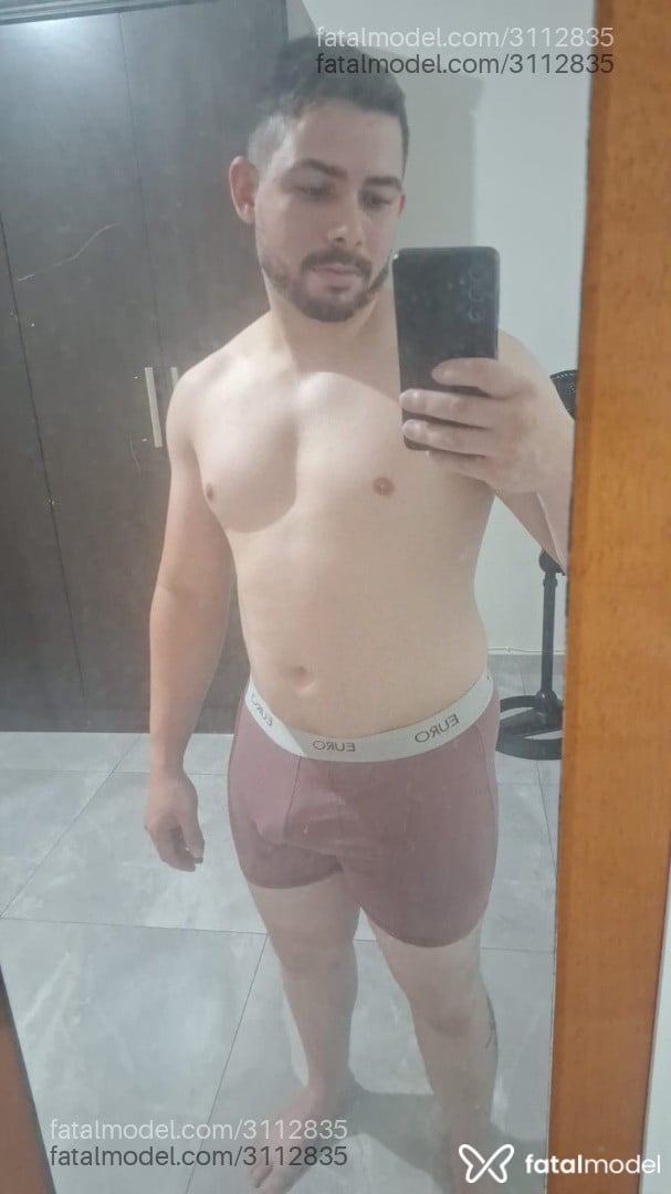 Acompanhante homem com cabelo castanho de olhos castanhos em Maringá - Oliver