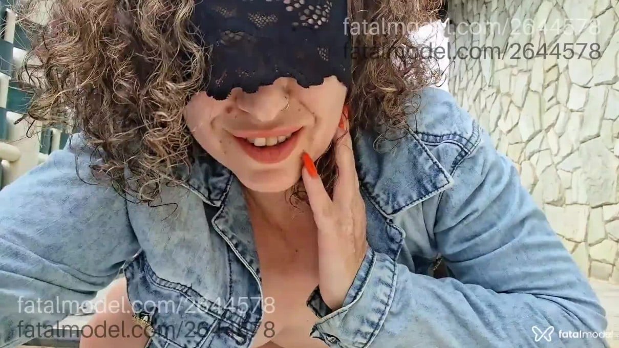 Acompanhante mulher com cabelo castanho de olhos mel em Barra Velha - Mhel Lisboa