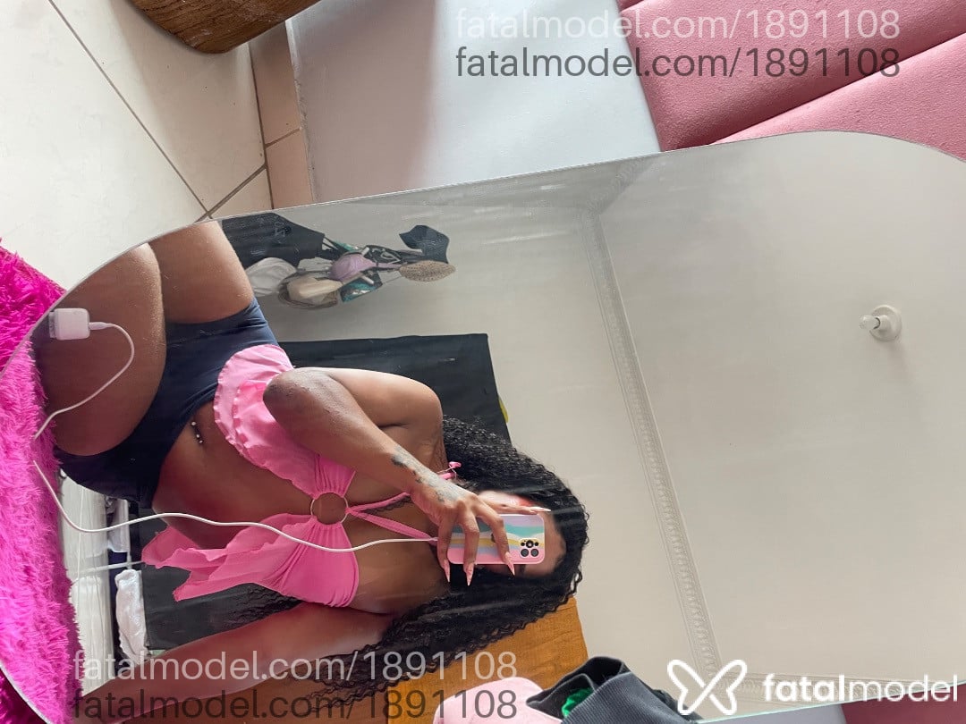 Acompanhante mulher trans morena (o) de olhos castanhos em Rio de Janeiro - Estrela
