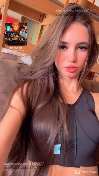 Acompanhante mulher com cabelo castanho de olhos castanhos em Almirante Tamandaré - Lilaa