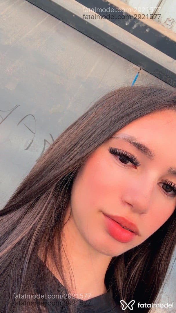 Acompanhante mulher com cabelo castanho de olhos castanhos em Almirante Tamandaré - Lilaa