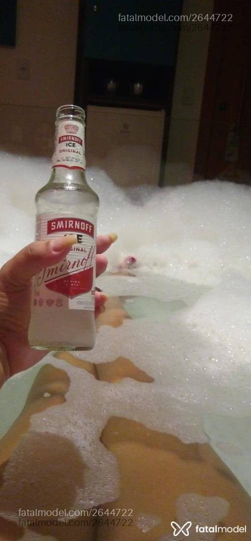Acompanhante mulher morena (o) de olhos castanhos - Lívia Angelotti Acompanhante mulher morena (o) de olhos castanhos - Lívia Angelotti