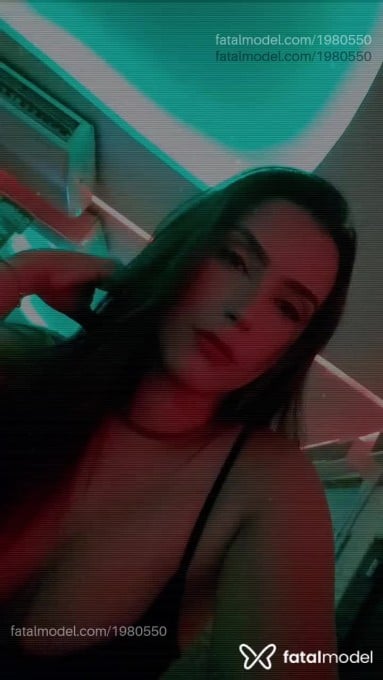 Acompanhante mulher morena (o) de olhos castanhos - Luíza