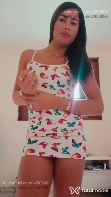 Acompanhante mulher trans com cabelo castanho de olhos pretos em Goiânia - Mavizinha