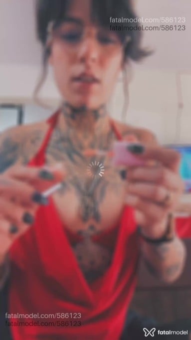 Acompanhante mulher com cabelo castanho de olhos castanhos - Lolla Acompanhante mulher com cabelo castanho de olhos castanhos - Lolla