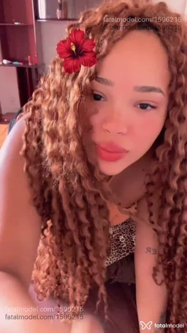 Acompanhante mulher ruiva (o) de olhos castanhos - Natasha