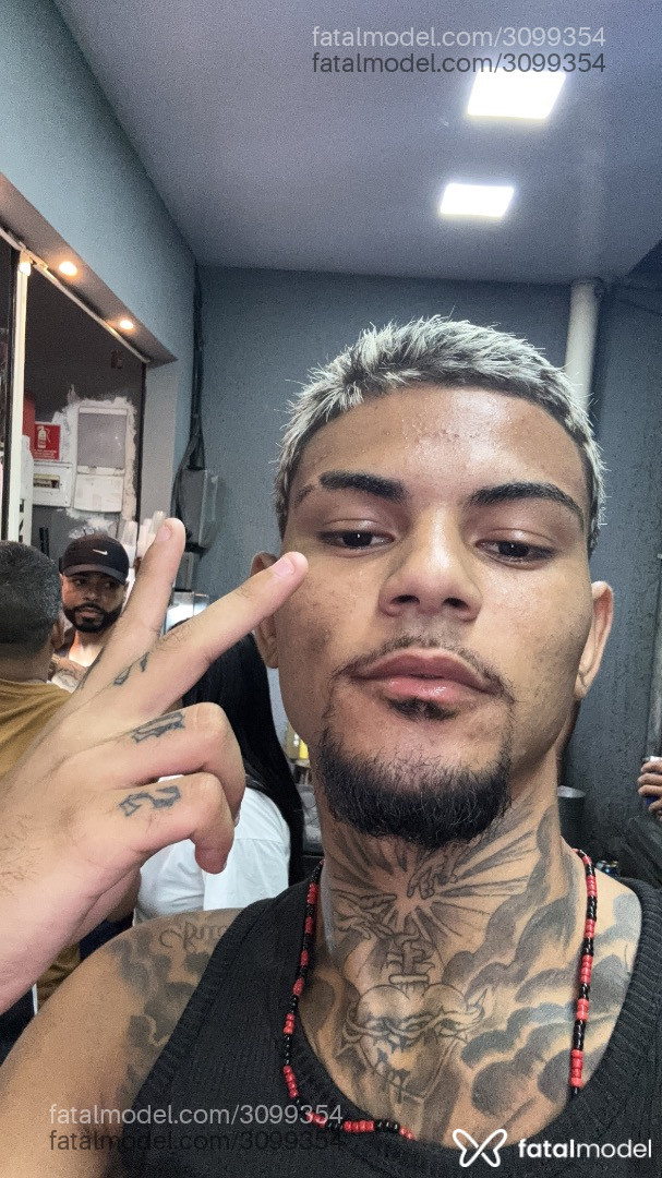 Acompanhante homem morena (o) de olhos pretos em Rio de Janeiro - índio