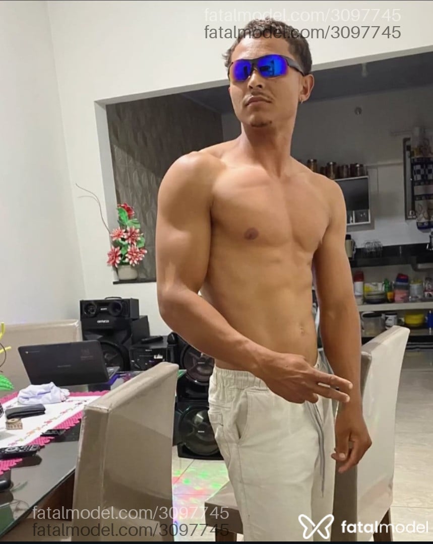 Acompanhante homem com cabelo castanho de olhos castanhos em São Mateus Acompanhante homem com cabelo castanho de olhos castanhos em São Mateus - Rodrigo