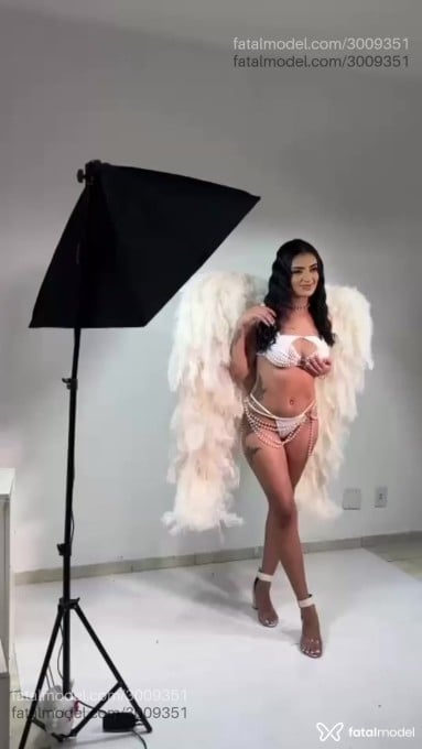 Acompanhante mulher morena (o) de olhos castanhos em Virtual Acompanhante mulher morena (o) de olhos castanhos em Virtual - Julia