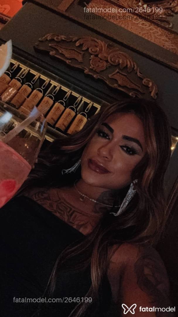 Acompanhante mulher trans morena (o) de olhos pretos em Rio de Janeiro - Becca Santos