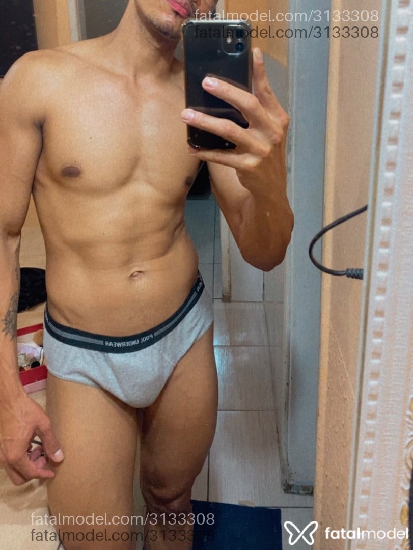 Acompanhante homem morena (o) de olhos castanhos - Vitinho Acompanhante homem morena (o) de olhos castanhos - Vitinho