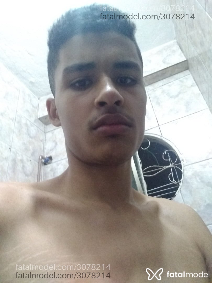 Acompanhante homem morena (o) de olhos pretos - Breno Acompanhante homem morena (o) de olhos pretos - Breno