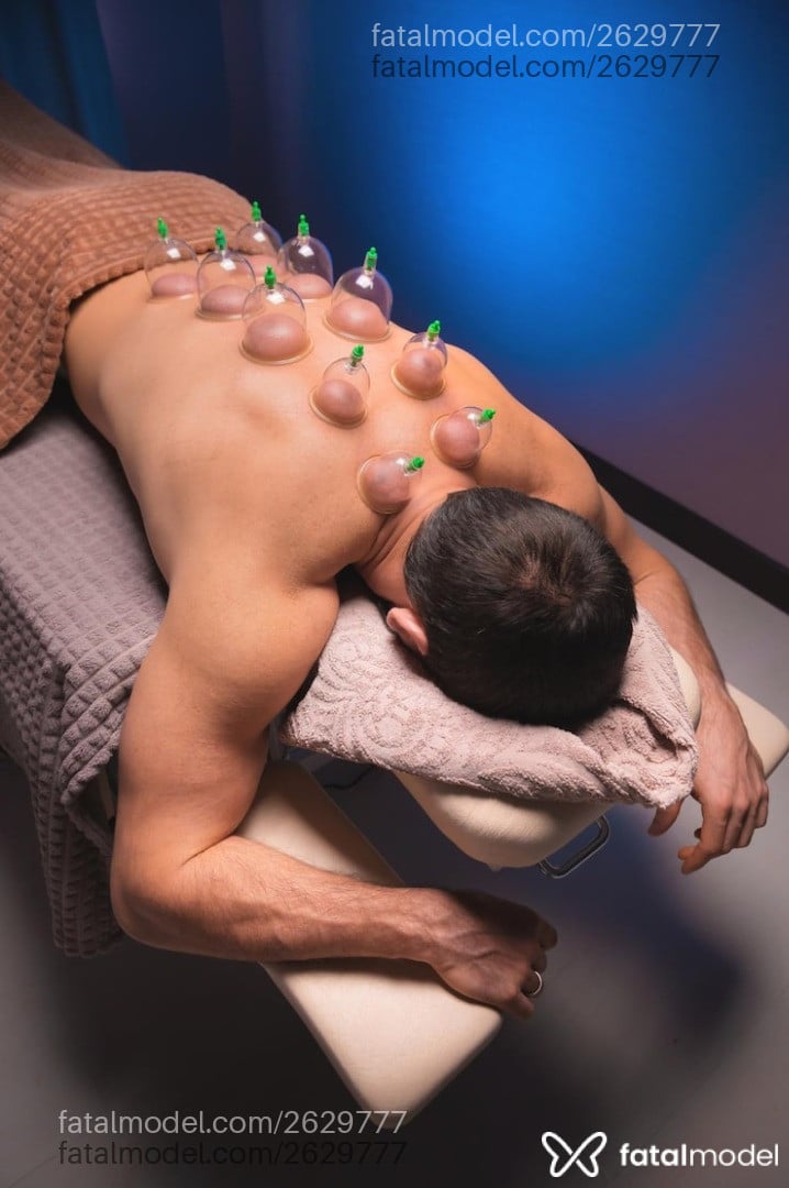 Acompanhante homem sem cabelo de olhos pretos em Pelotas - Masoterapeuta