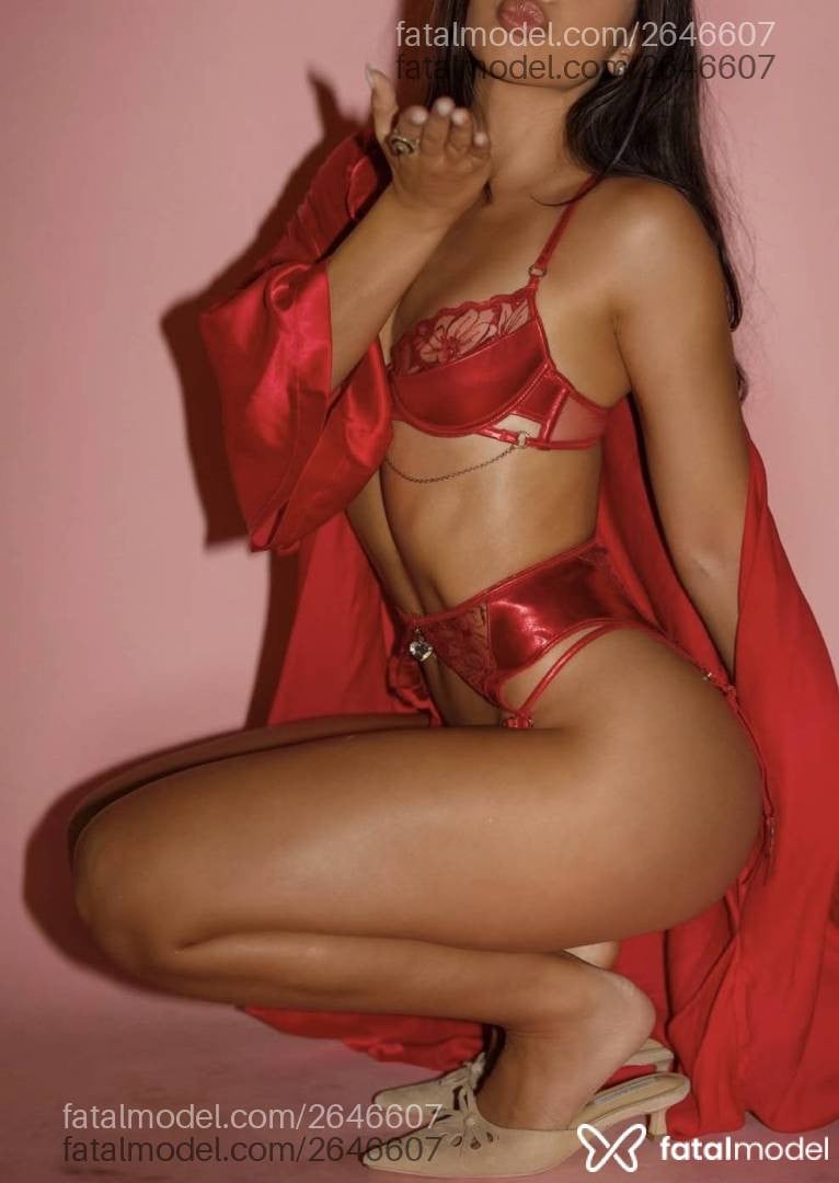 Acompanhante mulher morena (o) de olhos castanhos em Brasília - Jade Dourado