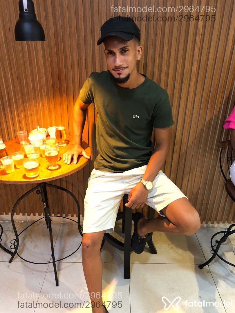 Acompanhante homem com cabelo castanho de olhos castanhos em Rio de Janeiro - Murilo
