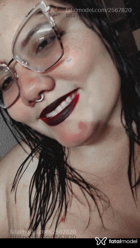 Acompanhante mulher ruiva (o) de olhos castanhos em Virtual - Cerejinhapeituda