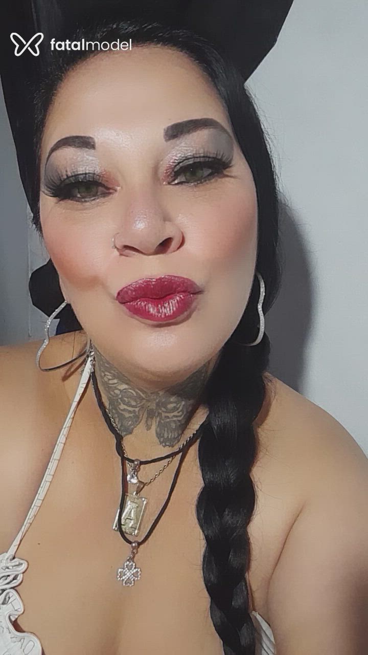 Acompanhante mulher morena (o) de olhos castanhos - Morena Acompanhante mulher morena (o) de olhos castanhos - Morena