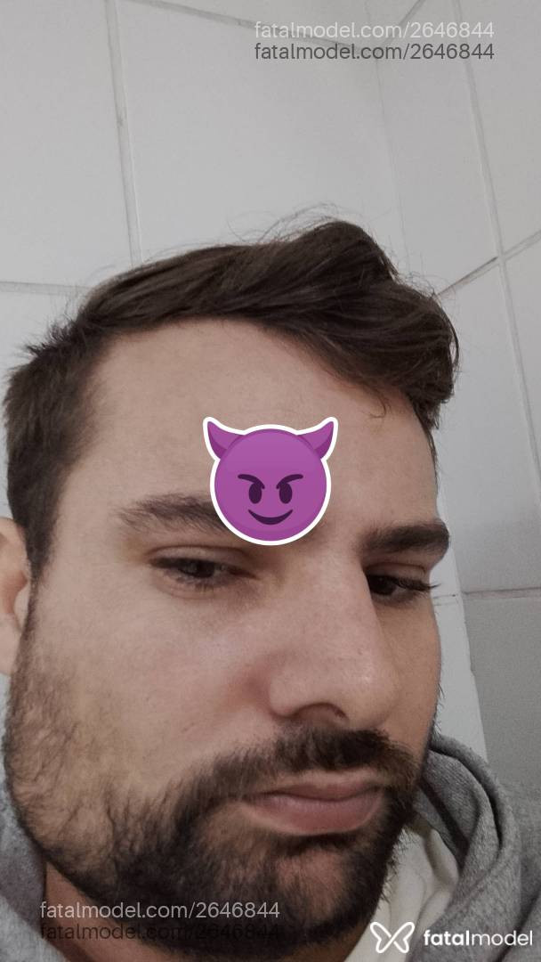 Acompanhante homem com cabelo castanho de olhos castanhos em Itapema - Vini