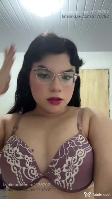Acompanhante mulher morena (o) de olhos castanhos em Virtual - Angel