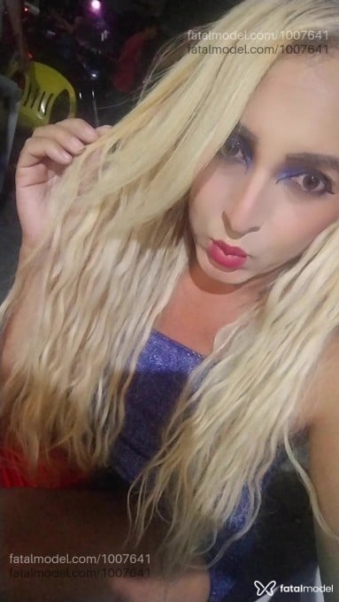 Acompanhante mulher trans loira (o) de olhos mel em Patos - Bárbara