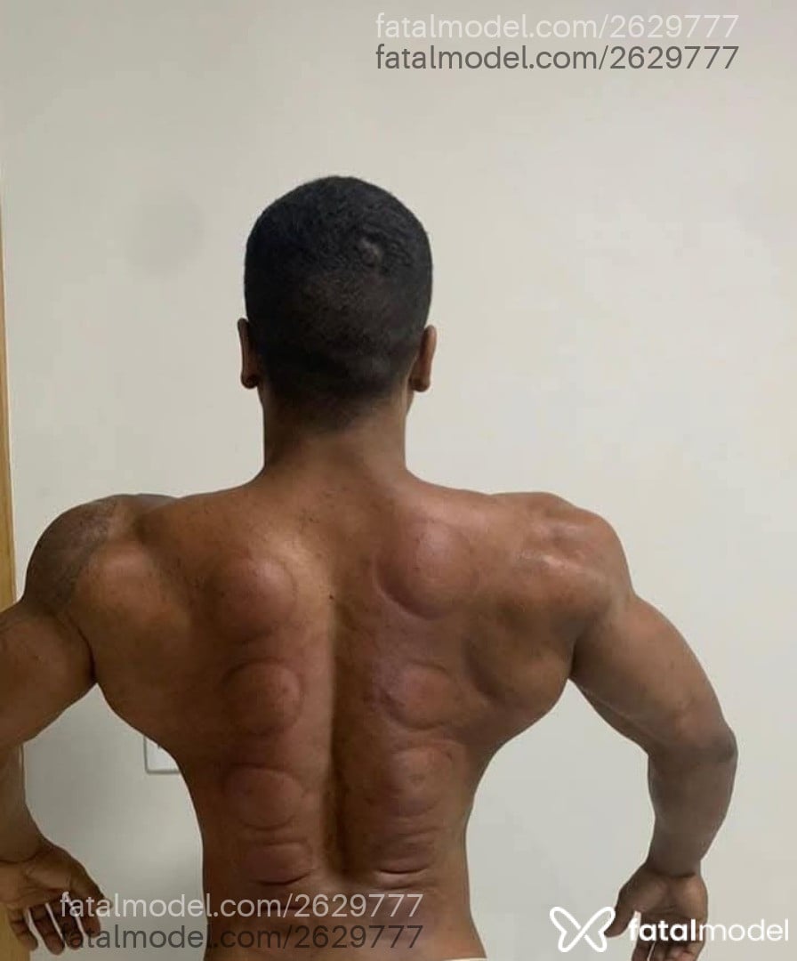 Acompanhante homem sem cabelo de olhos pretos em Pelotas - Masoterapeuta