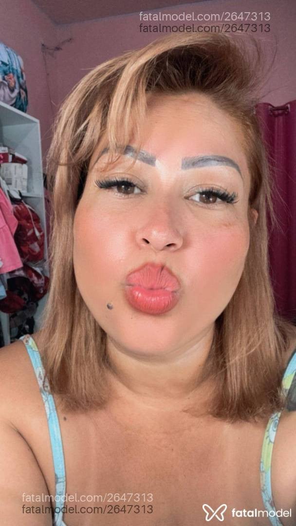 Acompanhante mulher loira (o) de olhos castanhos - Gigi Giselle