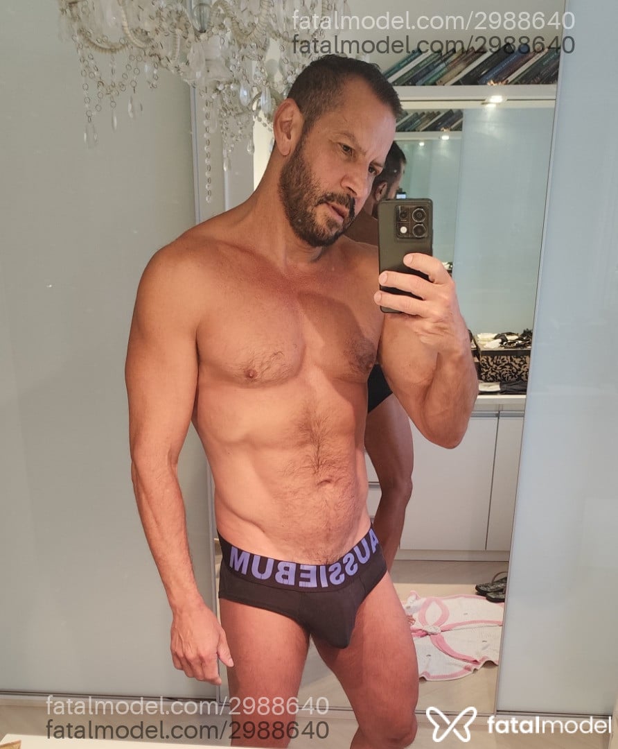 Acompanhante homem morena (o) de olhos castanhos em São Paulo - Ferreira