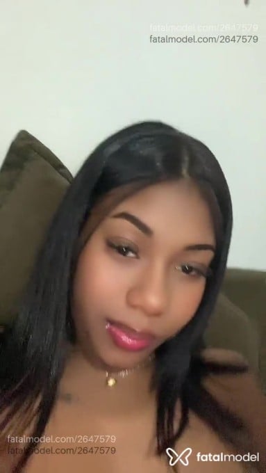 Acompanhante mulher com cabelo castanho de olhos pretos - Amanda Duarte