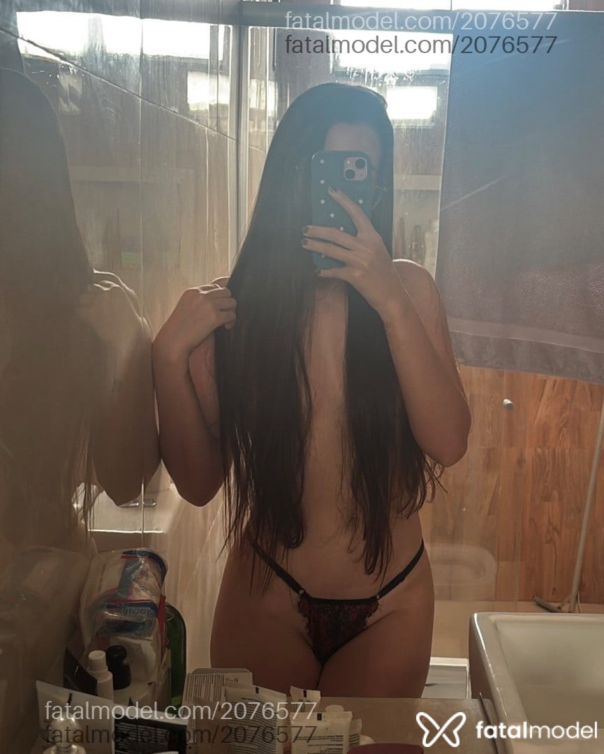 Acompanhante mulher com cabelo castanho de olhos castanhos em Goiânia - Melissa